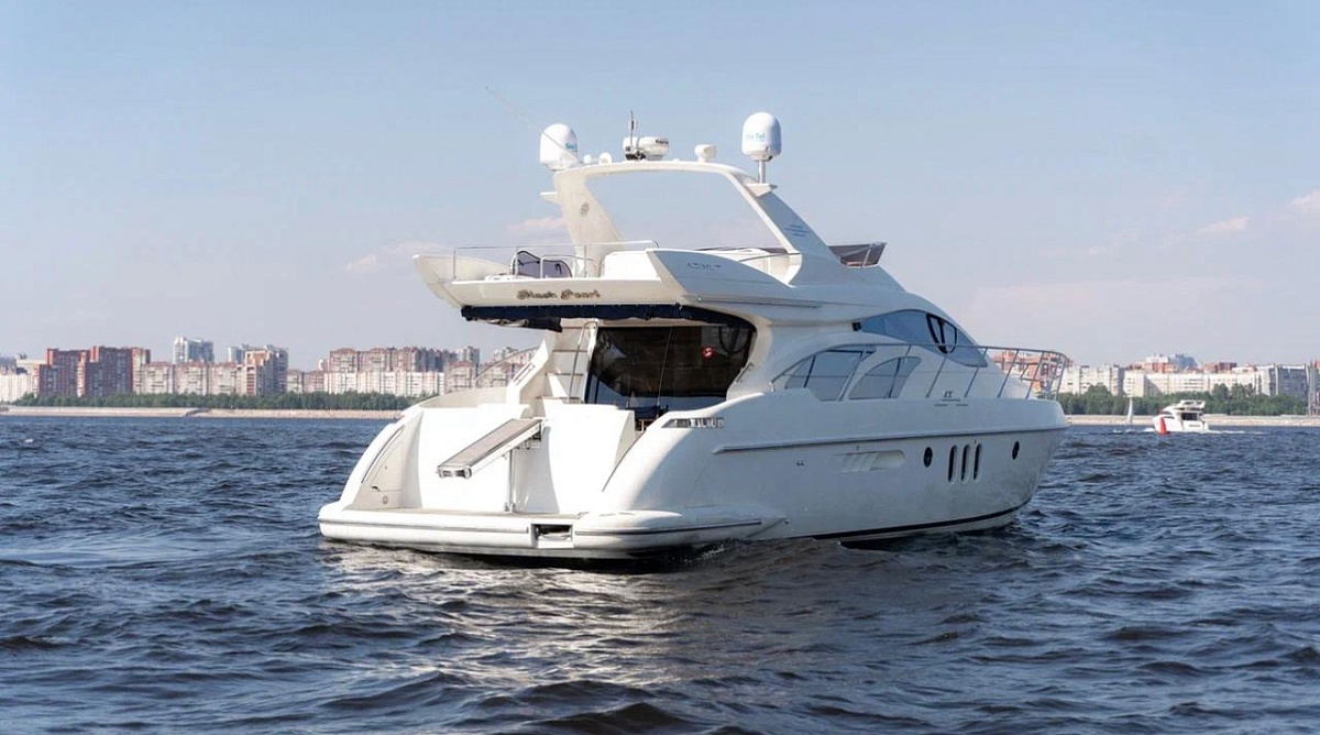 Аренда моторной яхты Azimut 55 в Питере